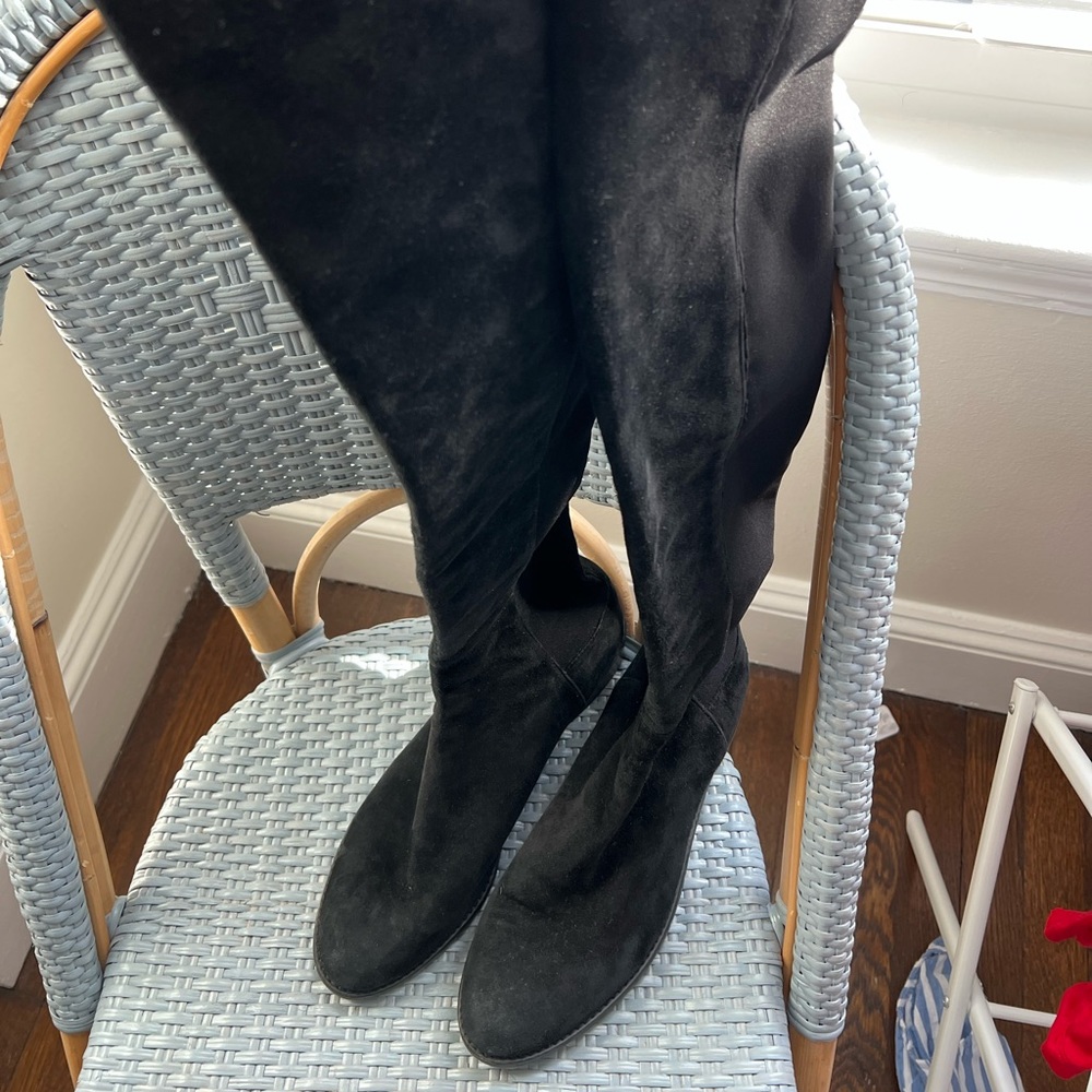 Stuart weitzman like new flat knee high suede black boots